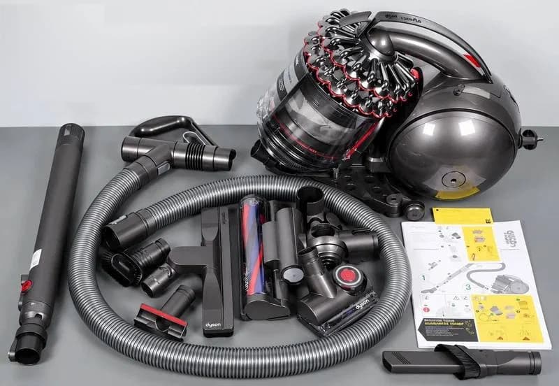 Сетевой пылесос Dyson со шлангом, трубой и насадками